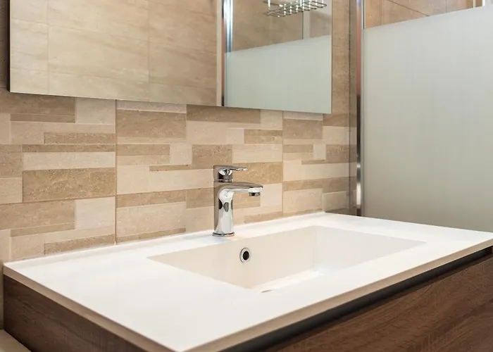 Youhosty - Lodi Rosso 121 * Milán