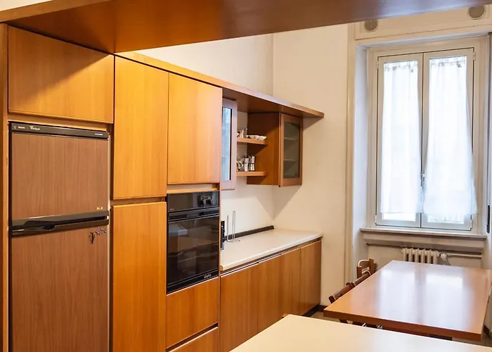 Youhosty - Lodi Rosso 121 Milán