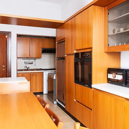 Youhosty - Lodi Rosso 121 * 밀라노